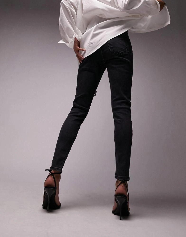 商品Topshop|Topshop Jamie jeans with thigh rip in washed black,价格¥197,第2张图片详细描述