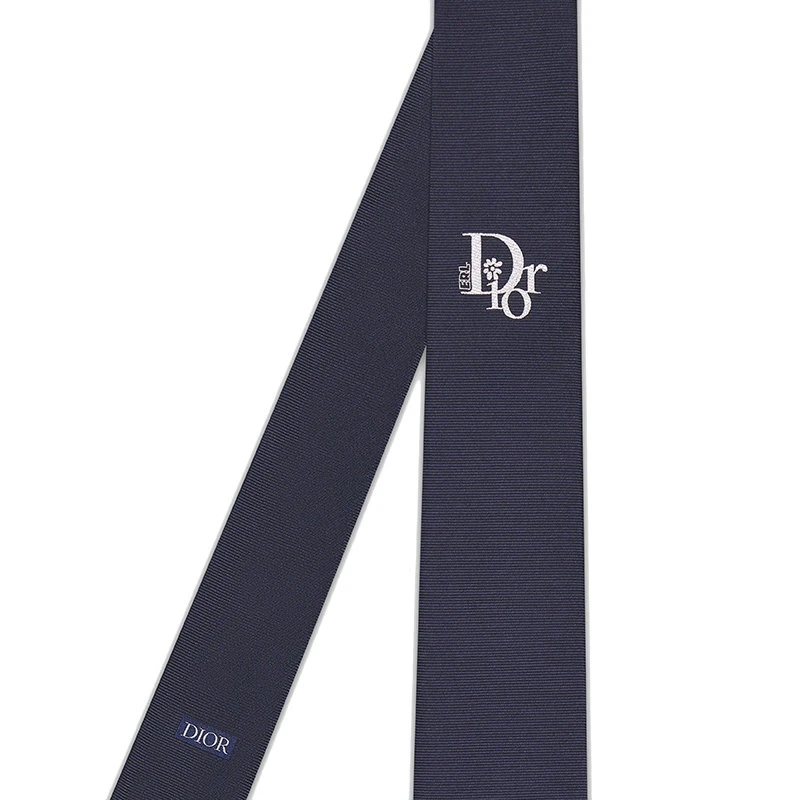 商品Dior|【预售3-7天】迪奥 23年早春新款 BY ERL系列 男士海军蓝色桑蚕丝混纺金属光泽提花领带31C1047B0774_C588,价格¥1851,第5张图片详细描述