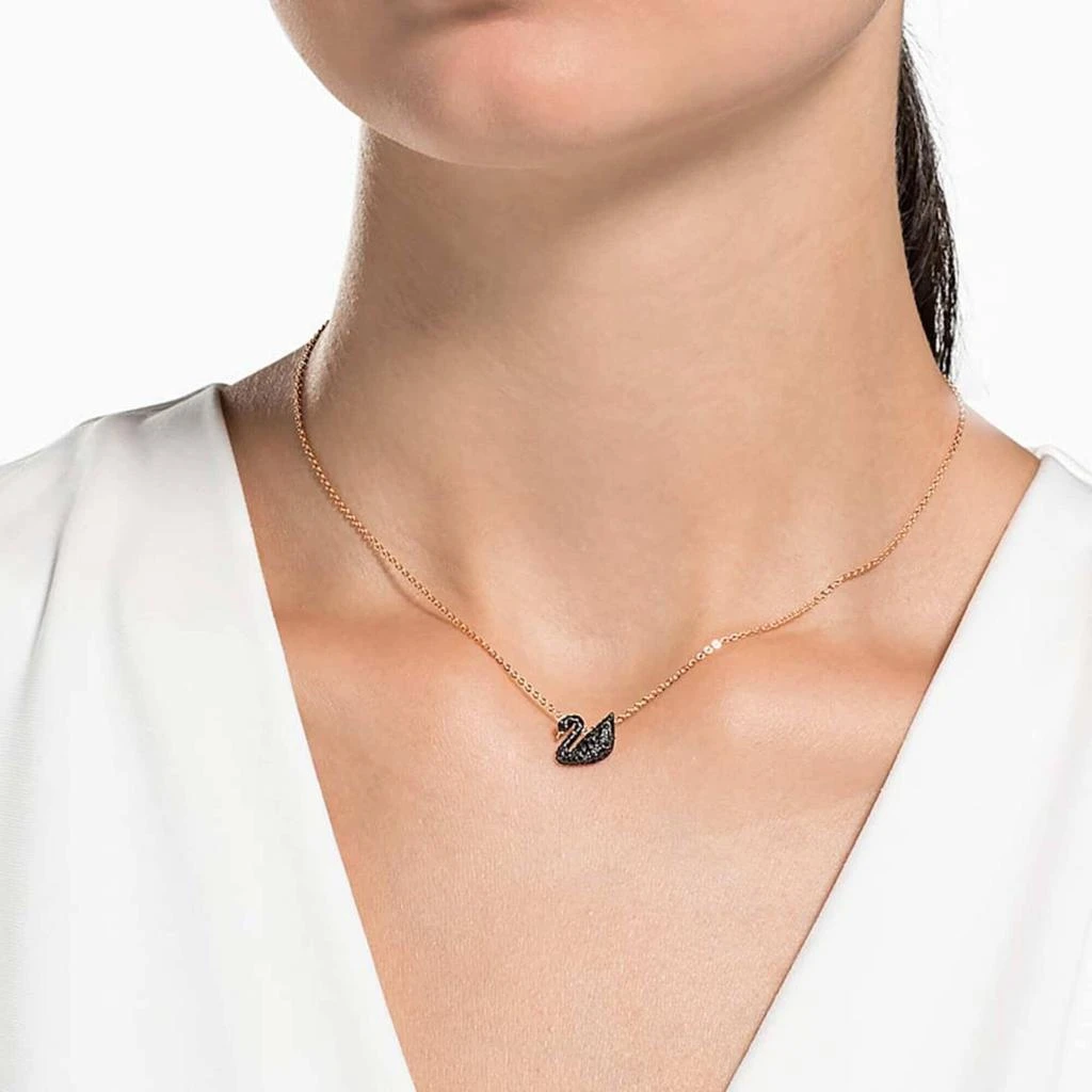 商品Swarovski|Swarovski Women's Pendant with Chain - Iconic Swan Black Rose Gold, Small | 5204133,价格¥498,第4张图片详细描述