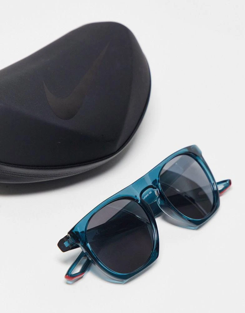 商品NIKE|Nike Flatspot XXII sunglasses in blue,价格¥789,第3张图片详细描述