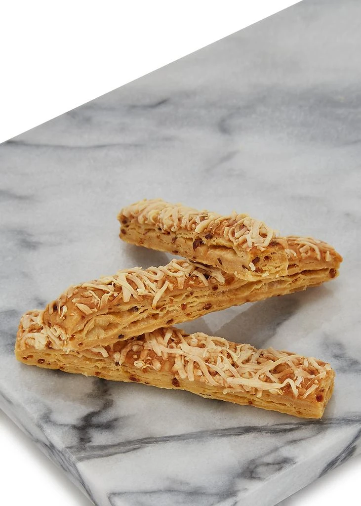 商品Harvey Nichols|Emmental Cheese & Onion Straws 110g,价格¥26,第3张图片详细描述