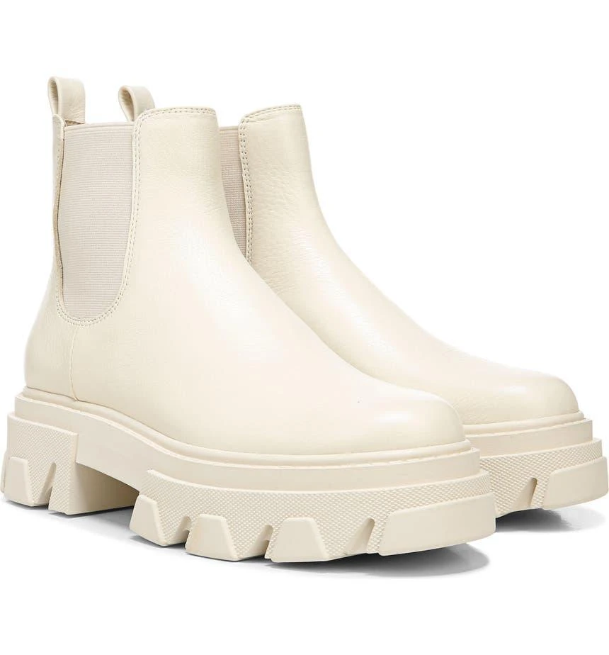Daelyn Lug Sole Short Boot 商品