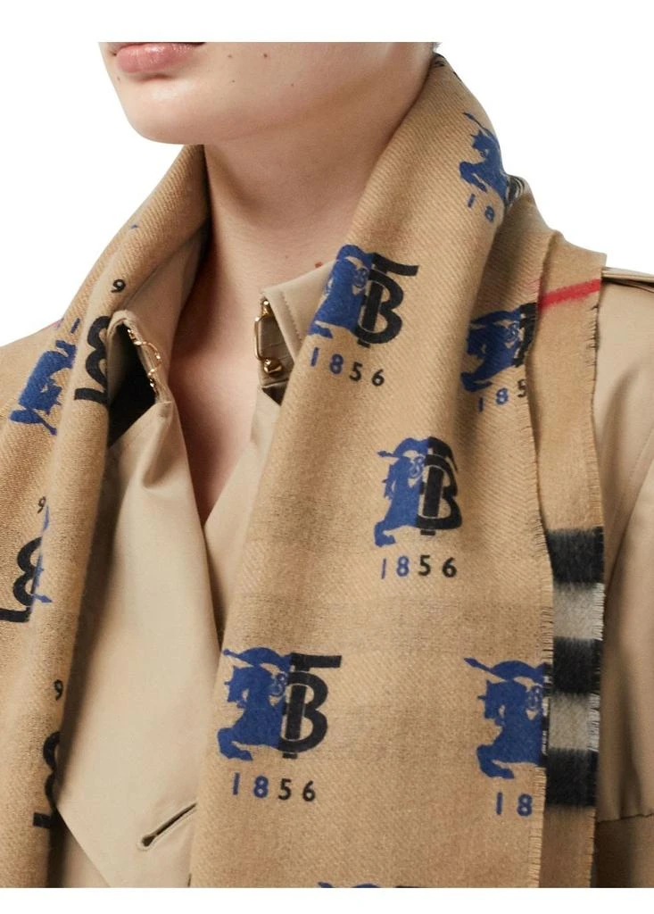 商品Burberry|Contrast logo graphic check cashmere scarf,价格¥4217,第4张图片详细描述