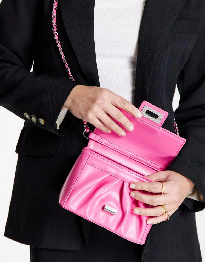 商品ASOS|ASOS DESIGN ruched crossed body bag with chain strap in pink,价格¥125,第3张图片详细描述