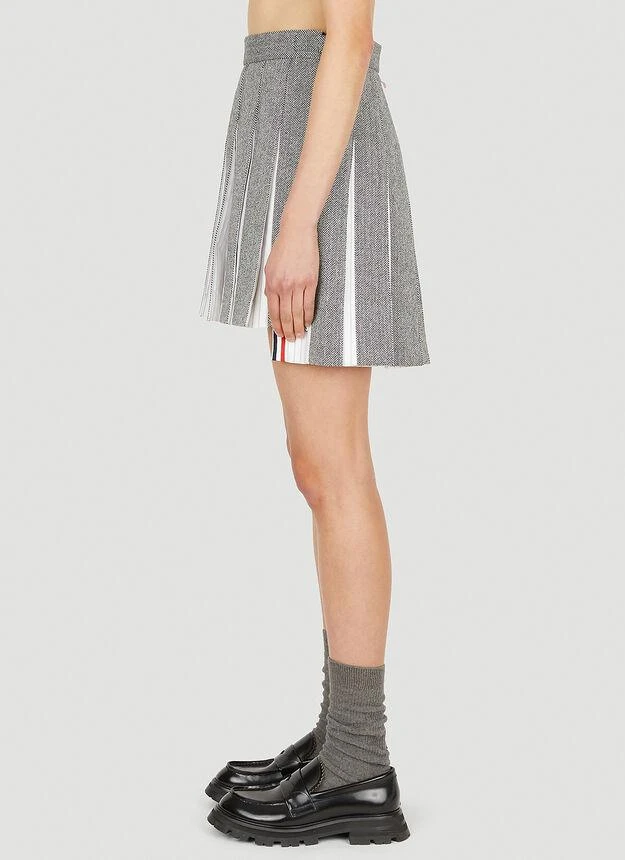 商品Thom Browne|Pleated Herringbone Mini Skirt in Grey,价格¥4377,第3张图片详细描述