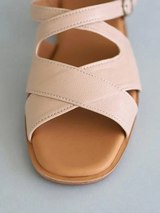 商品HEENN|Leather Crossover Sandals_Pink Beige,价格¥1716,第3张图片详细描述