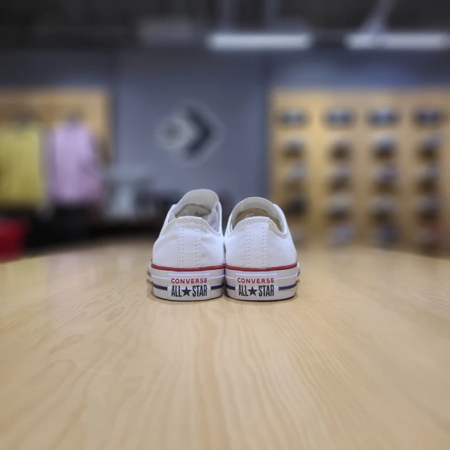 【韩国直邮|包邮包税】匡威[CHUNK TAYLOR] ALL STAR CLASSIC 白色 LOW 帆布鞋 AM7652C 商品