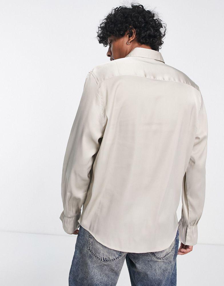 ASOS DESIGN relaxed satin shirt with fluted cuff in champagne商品第2张图片规格展示