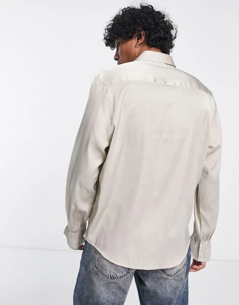 商品ASOS|ASOS DESIGN relaxed satin shirt with fluted cuff in champagne,价格¥168,第2张图片详细描述