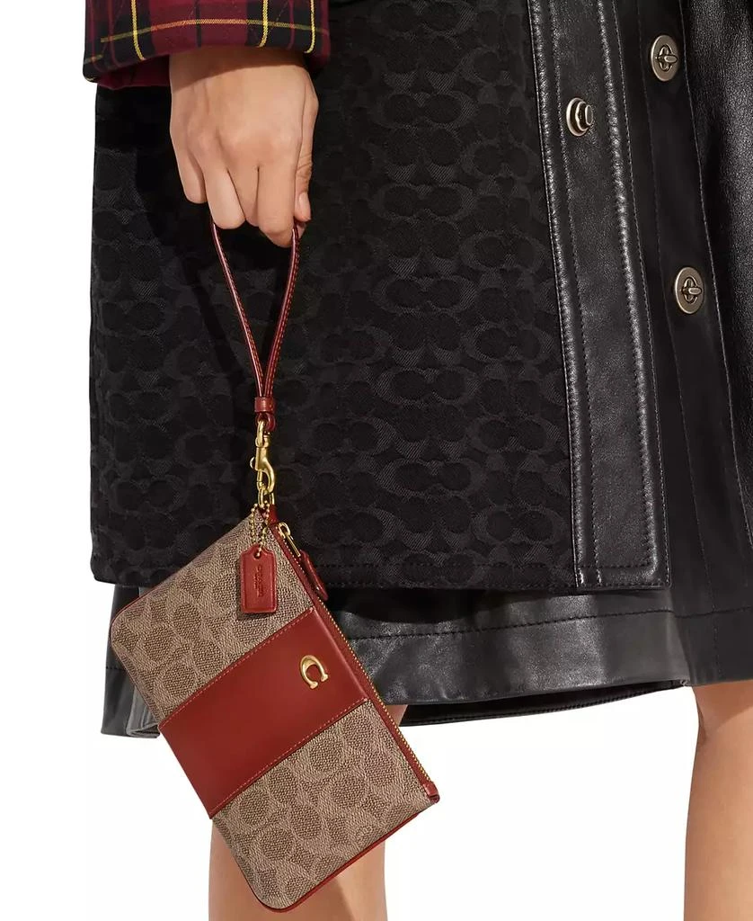 商品Coach|Signature Coated Canvas Small Zip-Top Wristlet,价格¥572,第4张图片详细描述