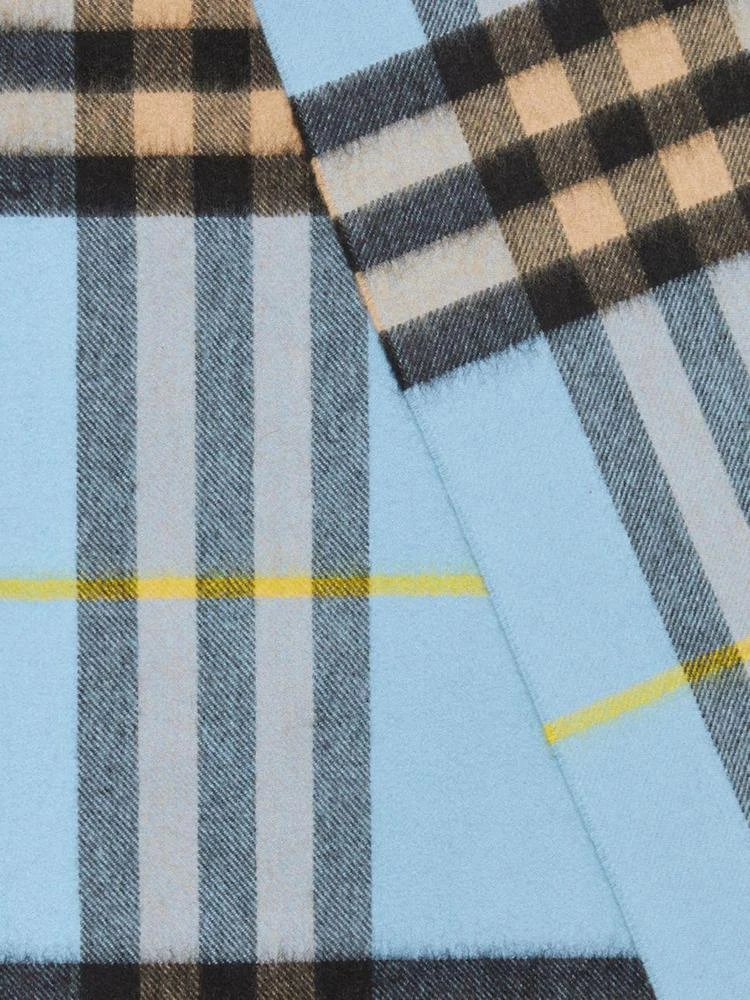 商品Burberry|Classic Vintage Check Cashmere Scarf,价格¥3202,第3张图片详细描述
