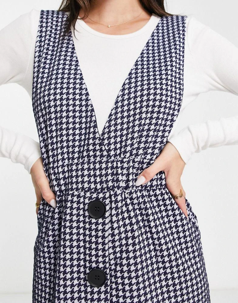 商品VERO MODA|Vero Moda FRSH pinafore mini dress in navy check,价格¥180,第3张图片详细描述