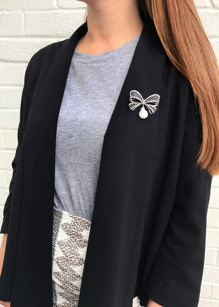 商品APPLES & FIGS|Butterfly pearl brooch,价格¥1922,第2张图片详细描述