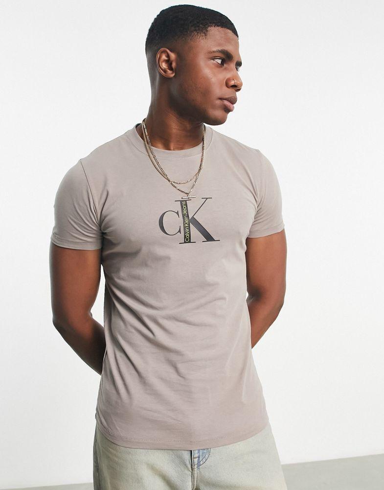 商品Calvin Klein|Calvin Klein Jeans institutional logo t-shirt in taupe,价格¥358,第1张图片