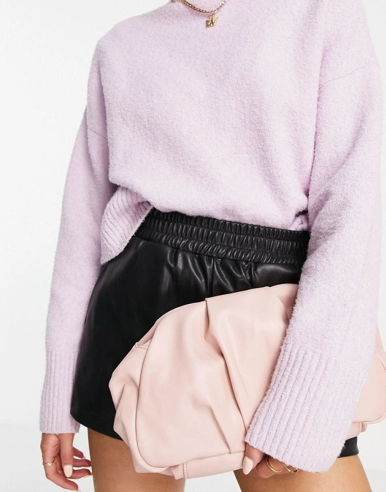 商品ASOS|ASOS DESIGN oversized ruched clutch bag in dusky pink with detachable shoulder chain,价格¥95,第2张图片详细描述