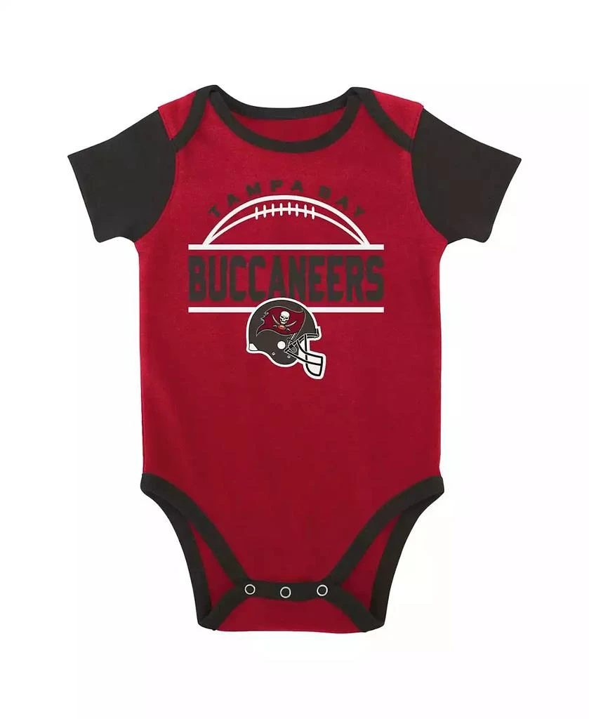 商品Outerstuff|Baby Boys and Girls Red, Pewter Tampa Bay Buccaneers Home Field Advantage Three-Piece Bodysuit, Bib and Booties Set,价格¥240,第2张图片详细描述