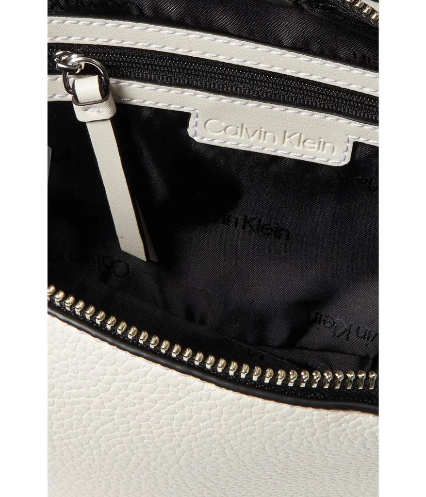 商品Calvin Klein|Brenda Novelty Crossbody,价格¥657,第3张图片详细描述