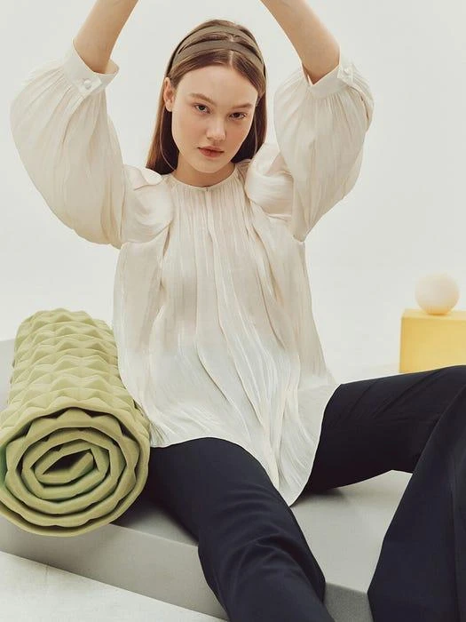 商品NUVO.10|Pin Tuck Glossy Blouse,价格¥1002,第1张图片详细描述