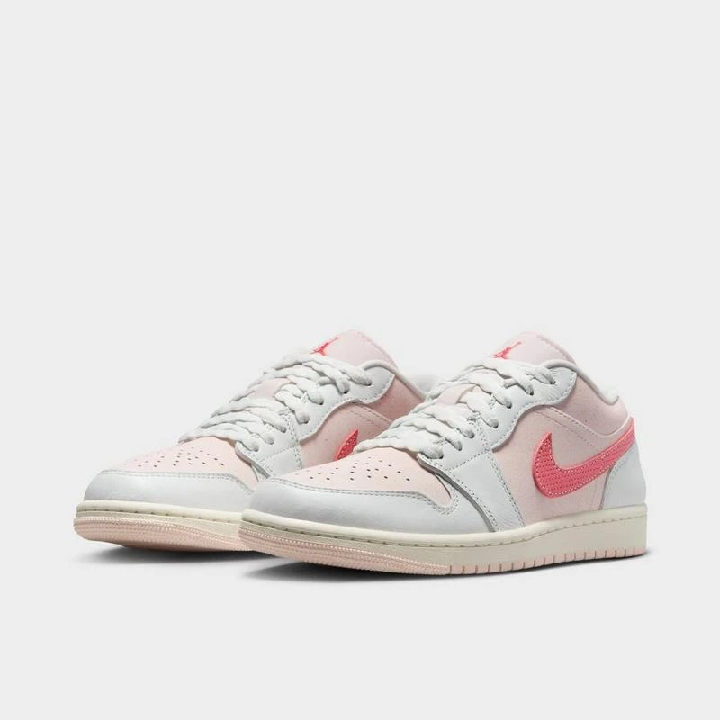 商品Jordan|Women's Air Jordan 1 Low SE Casual Shoes,价格¥927,第2张图片详细描述
