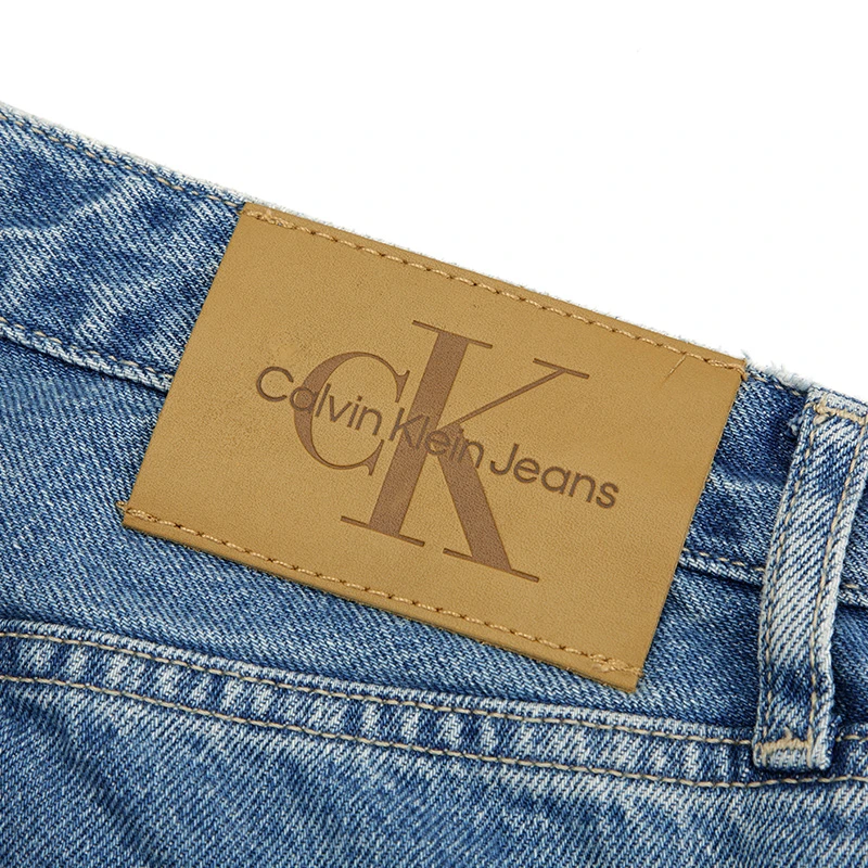 Calvin Klein/CK 女士浅蓝色门襟扣洞款牛仔直筒裤  商品