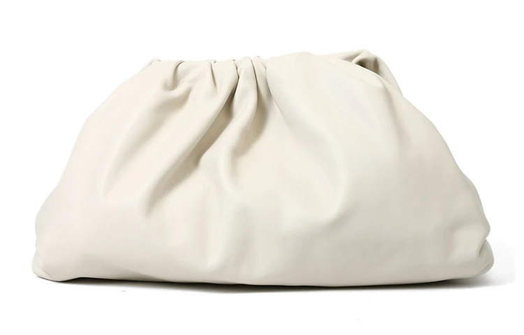 商品[国内直发] Bottega Veneta|葆蝶家 BV POUCH 牛皮云朵包 牛皮 手拿包 大号 女款 白色,价格¥7920,第3张图片详细描述