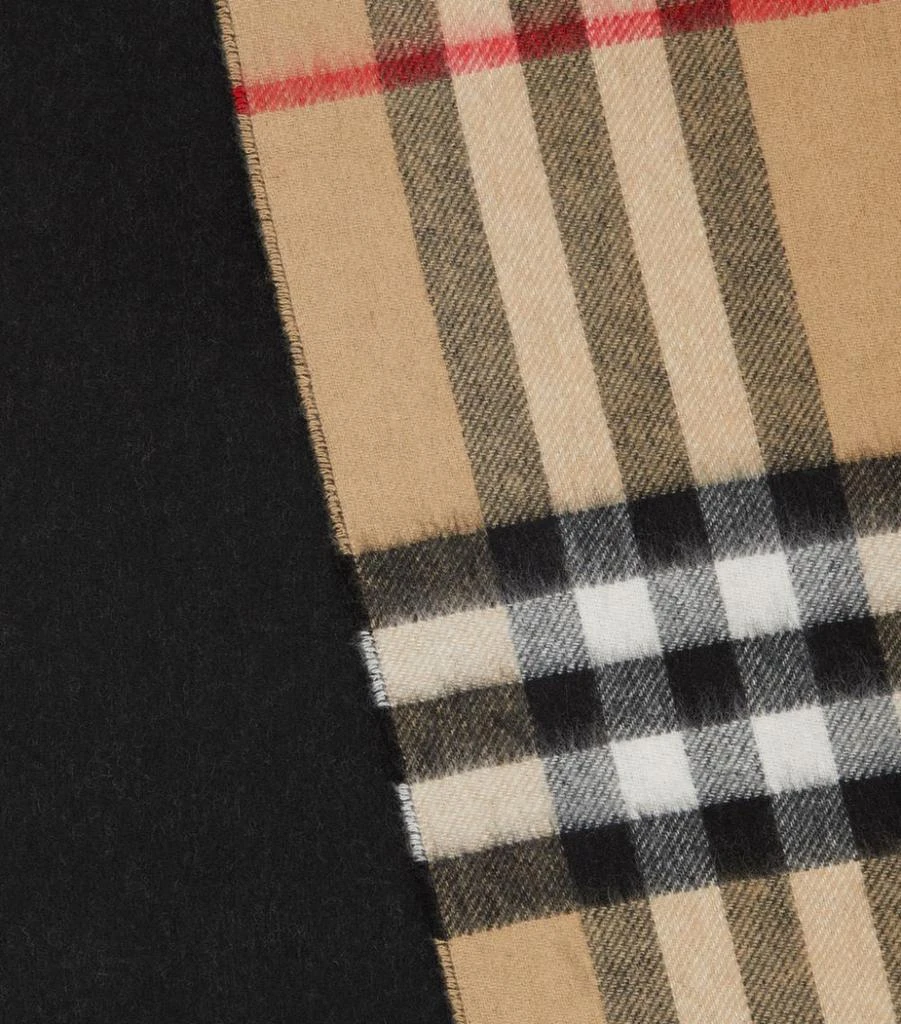 商品Burberry|Reversible Vintage Check Scarf,价格¥6881,第2张图片详细描述