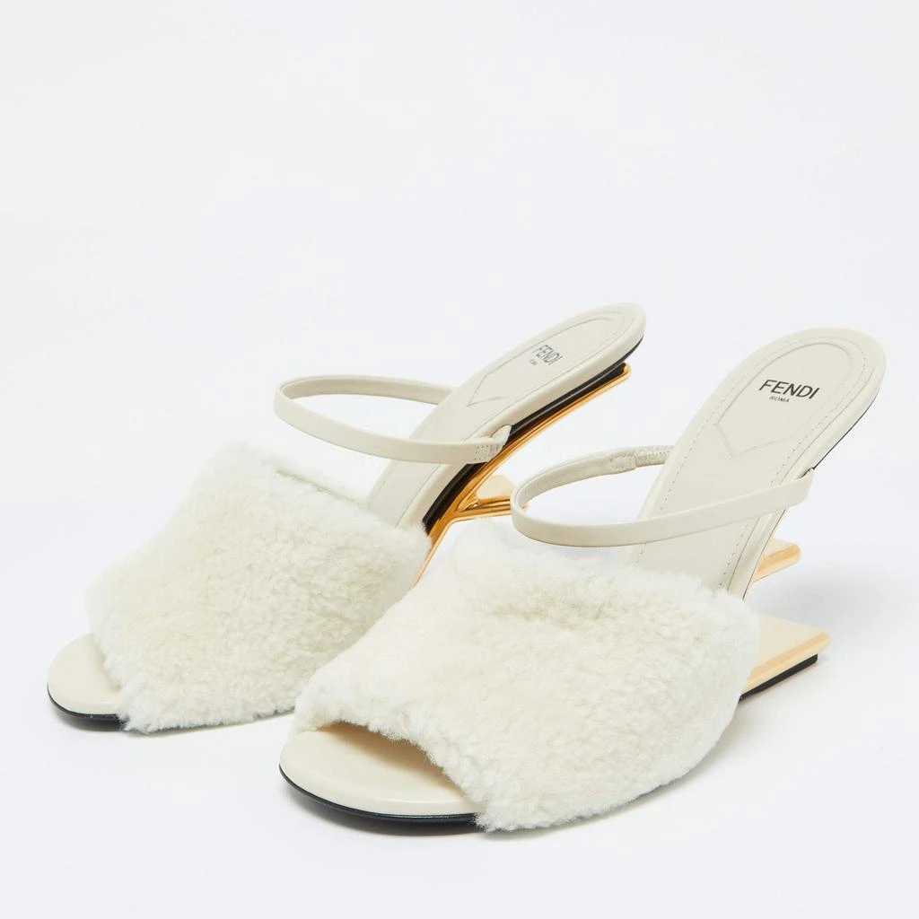 商品Fendi|Fendi Off White Lamb Fur and Leather First Heel Mules Size 40,价格¥3194,第2张图片详细描述