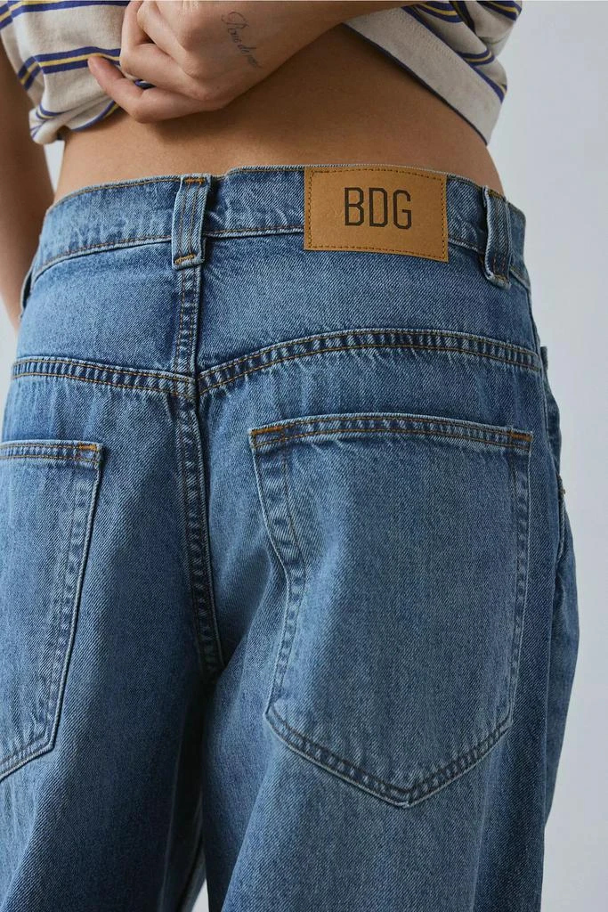 商品BDG|BDG Rih Extreme Barrel Mid-Rise Jean,价格¥543,第5张图片详细描述
