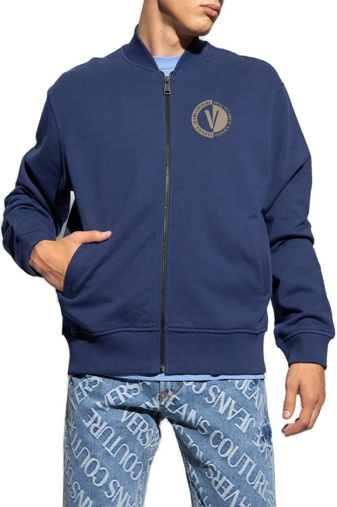 商品Versace|Versace Jeans Couture Logo Printed Zip Up Sweatshirt,价格¥1471,第2张图片详细描述