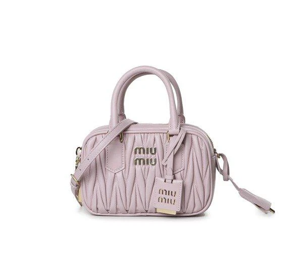 商品Miu Miu|Miu Miu Matelassé Logo Plaque Zipped Tote Bag,价格¥10992,第1张图片