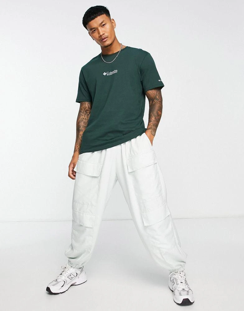 商品Columbia|Columbia CSC basic logo t-shirt in spruce green Exclusive at ASOS,价格¥182,第4张图片详细描述