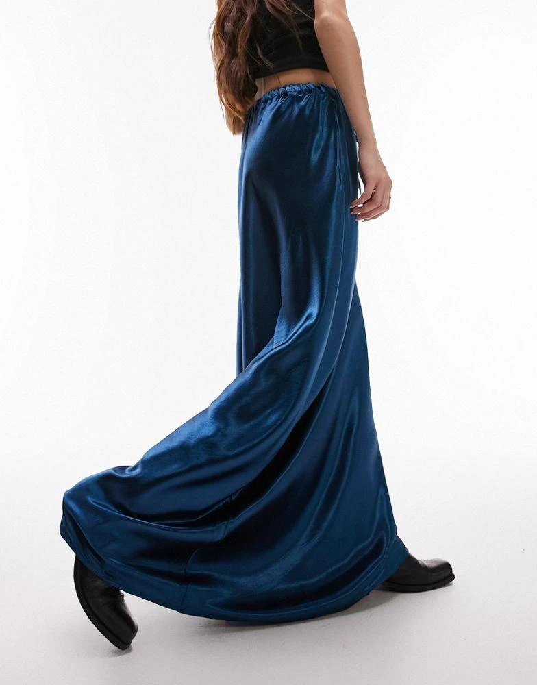 商品Topshop|Topshop liquid look satin bias maxi skirt in sapphire,价格¥134,第3张图片详细描述