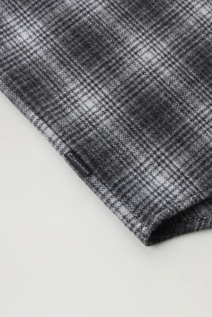 商品Woolrich|Alaskan Check Overshirt in Recycled Italian Wool Blend - Men - Gray,价格¥2071,第4张图片详细描述