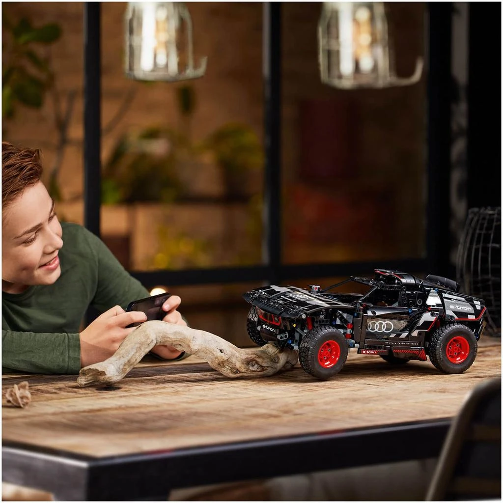 商品LEGO|LEGO Technic Audi RS Q e-tron RC Car Toy 42160,价格¥1684,第5张图片详细描述