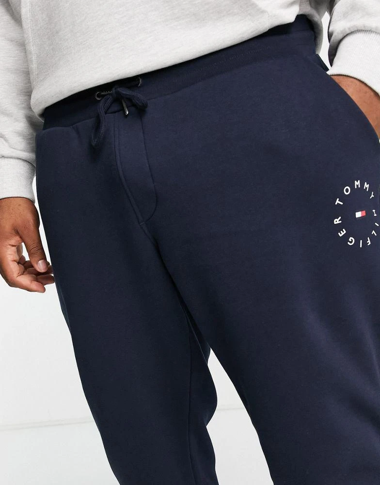 商品Tommy Hilfiger|Tommy Hilfiger Big & Tall small circle logo joggers in navy,价格¥681,第4张图片详细描述