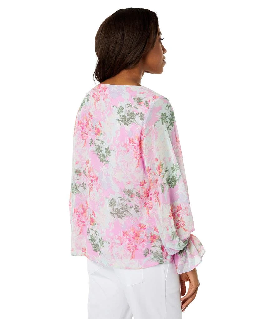 商品Vince Camuto|Long Sleeve Smock Cuff V-Neck Glowing Garden Blouse,价格¥198,第2张图片详细描述