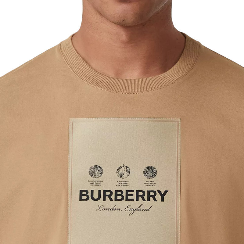 商品Burberry|【预售3-7天】BURBERRY/博柏利 22年秋冬新款 男士驼色纯棉标签贴花短袖T恤衫80575301,价格¥4541,第7张图片详细描述