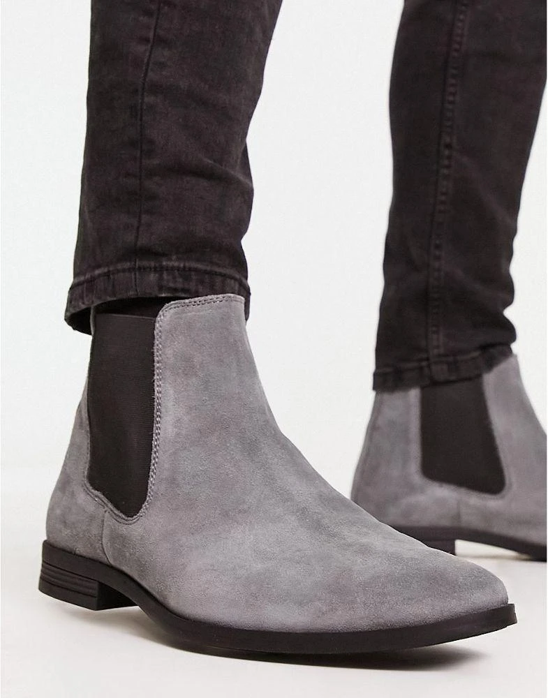 商品ASOS|ASOS DESIGN chelsea boots in grey suede with black sole,价格¥224,第4张图片详细描述