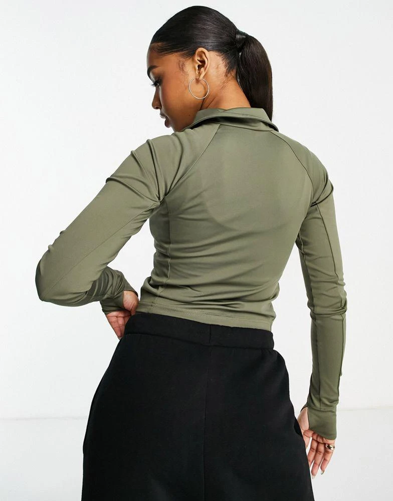 商品Columbia|Columbia Training CSC Sculpt cropped long sleeve t-shirt in green Exclusive at ASOS,价格¥100,第2张图片详细描述