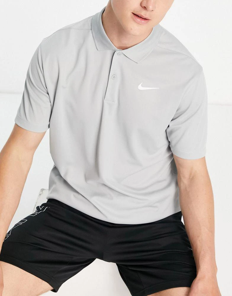 商品NIKE|Nike Golf Victory polo in grey,价格¥385,第4张图片详细描述