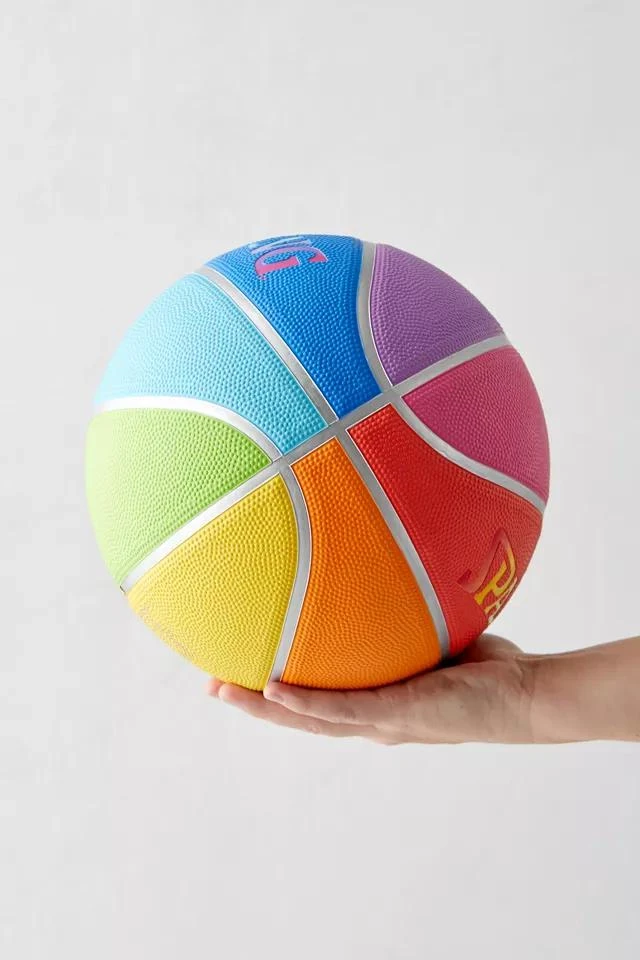 商品Spalding|Spalding UO Exclusive Rainbow Basketball,价格¥152,第3张图片详细描述