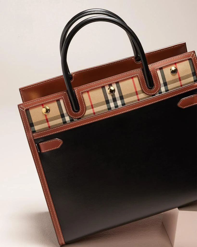 商品Burberry|Title Large Double-Handle Smooth Leather Pocket Tote Bag,价格¥22308,第2张图片详细描述