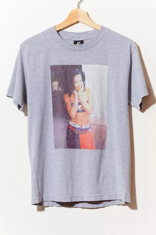 商品Urban Outfitters|Vintage Y2K Aaliyah Picture Graphic Streetwear T-Shirt,价格¥1950,第1张图片