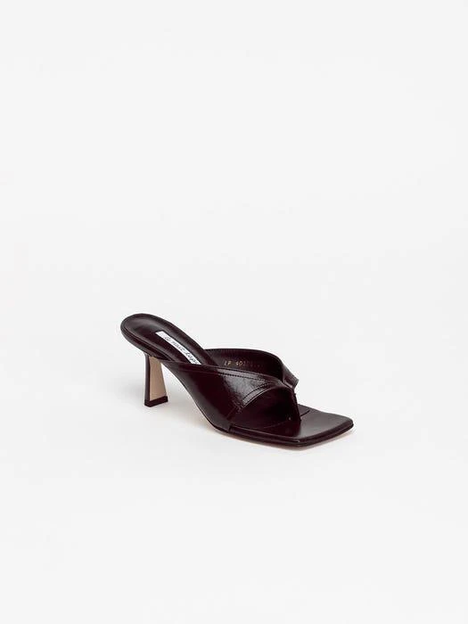 商品CHAUSSURE LAPIN|Vernar Thong Mules in Wrinkled Chocolate Brown,价格¥1806,第3张图片详细描述