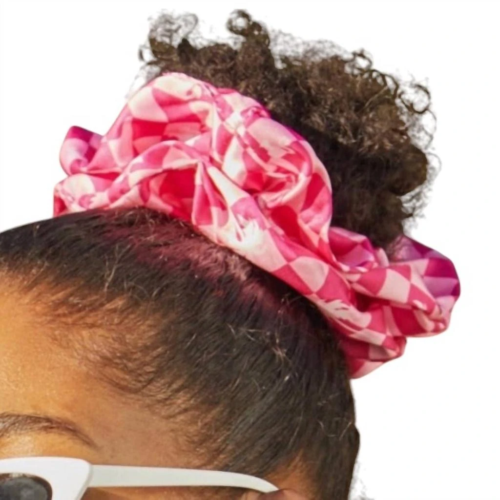 商品Kitsch|Women's Barbie Satin Brunch Scrunchies In Barbie Pink,价格¥232,第1张图片