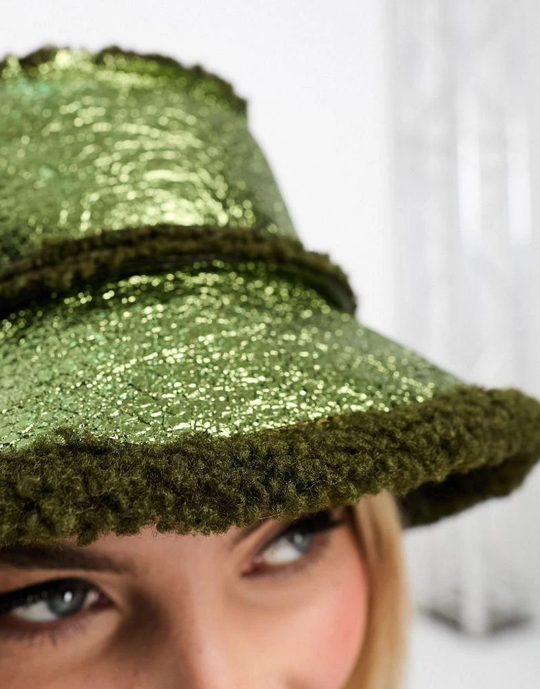 商品COLLUSION|COLLUSION borg lined bucket hat in high shine green,价格¥64,第2张图片详细描述