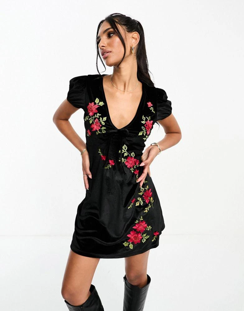 商品ASOS|ASOS DESIGN ruched bust cap sleeve mini dress in velvet with rose embroidery,价格¥369,第1张图片