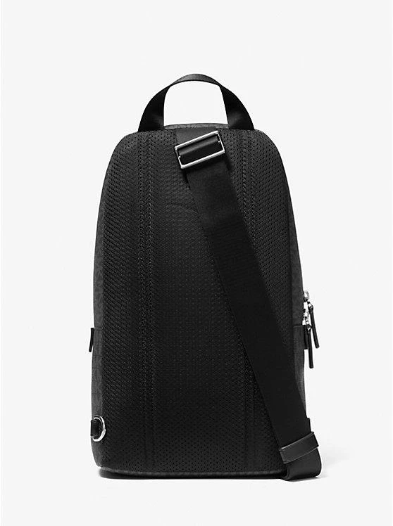 商品Michael Kors|Cooper Logo Sling Pack,价格¥899,第3张图片详细描述