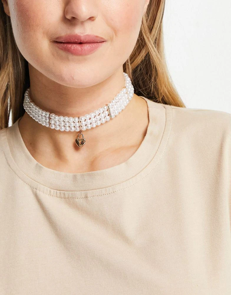 商品ASOS|ASOS DESIGN multirow choker necklace in faux pearl design with heart pendant,价格¥58,第1张图片