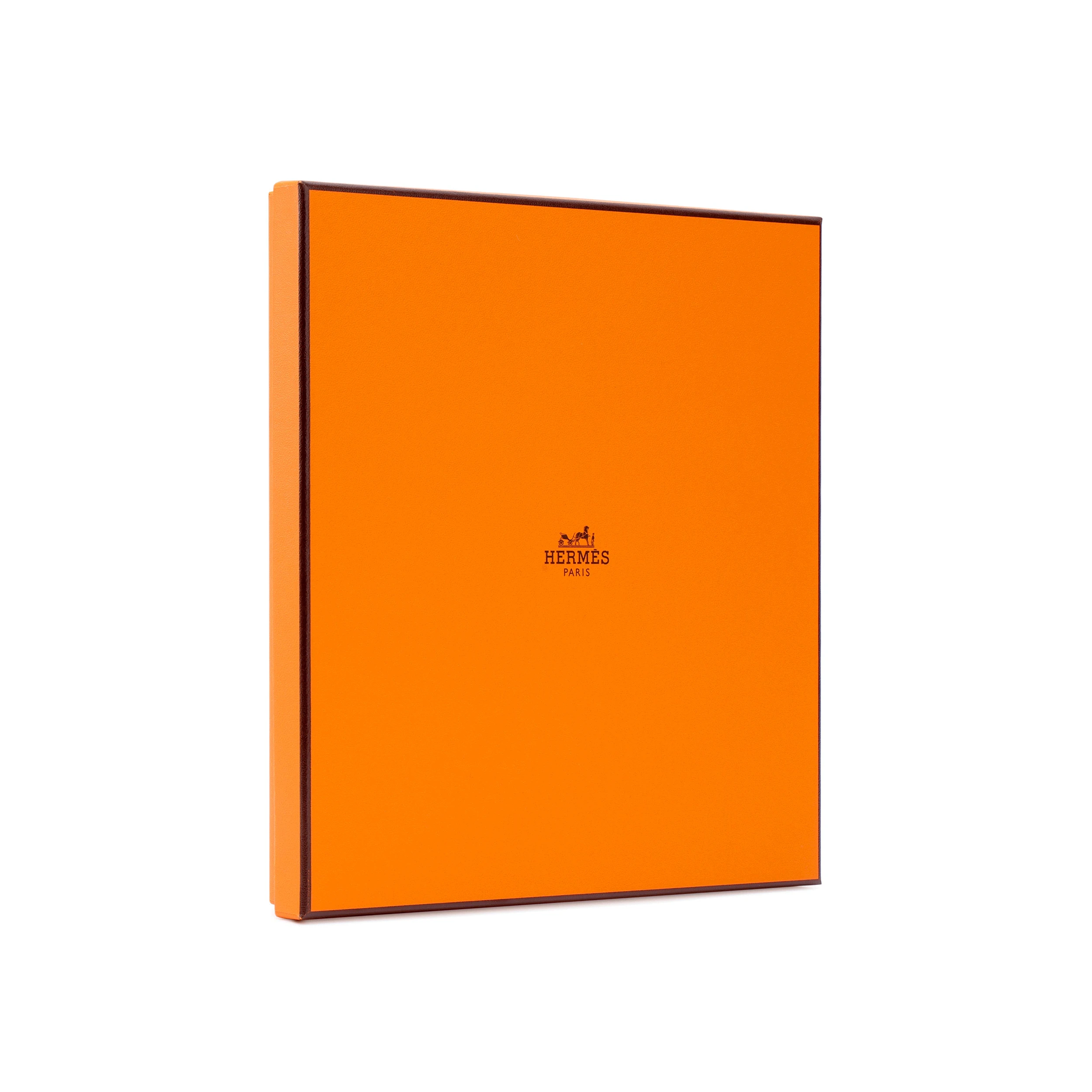 商品[国内直发] Hermes|爱马仕 自由飞马 斜纹真丝 丝巾 女款 白色,价格¥3588,第3张图片详细描述
